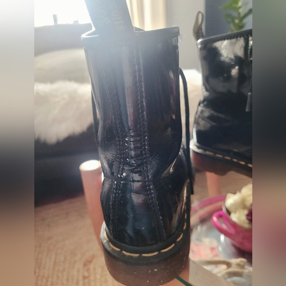 Dr.Marten black patent size 6 boots 1460 - Picture 2 of 5